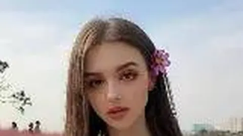 “申花续约节奏放缓，朱辰杰成中超三强争抢焦点，海港子弟兵优势尽显！”