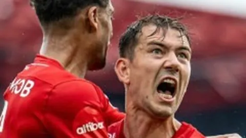 【半场战报】曼城2-0领先利兹联，福登速射建功，格瓦迪奥尔关键扑救！